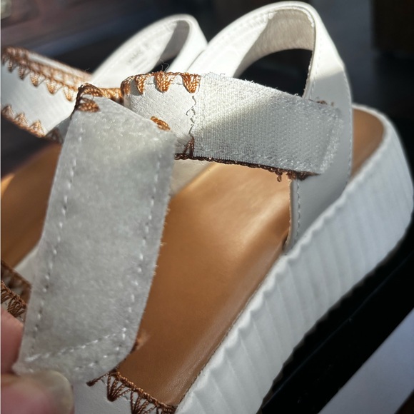 Dolce Vita Franca platform sandals - Picture 9 of 11